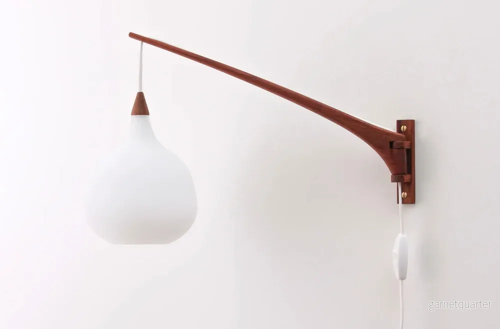 Luxus Vägglampa i Teak Östen & Uno Kristiansson Teak 1950-tal Nr V15 Luxus Vägglampa i Teak Östen & Uno Kristiansson Teak 1950-tal Nr V15
