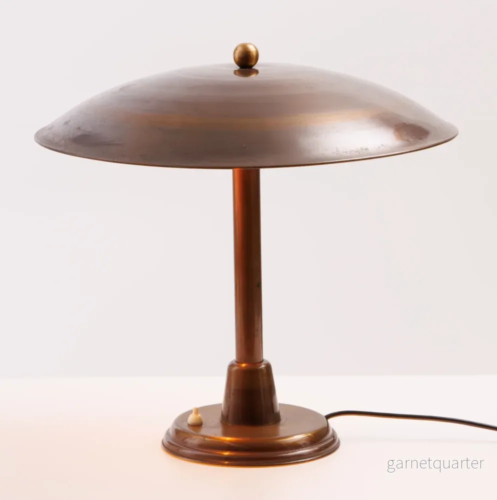 Bordslampa i patinerad mässing 1930-tal Nr B366 Bordslampa i patinerad mässing 1930-tal Nr B366