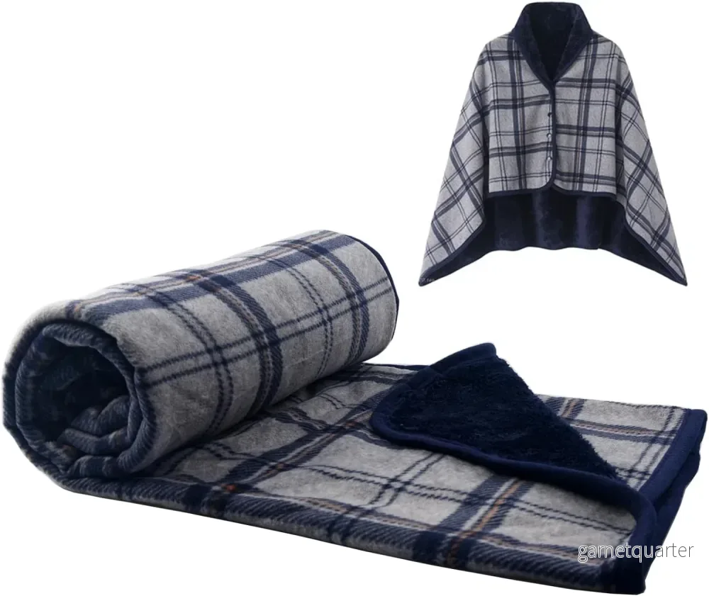 Varm indendørs hygge poncho - One size. Blød & lækker fleece med knapper.