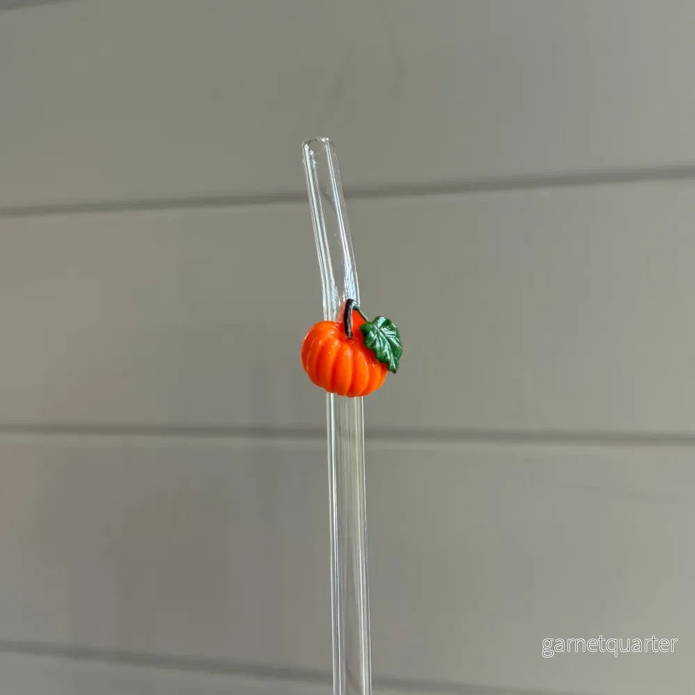 Glassugrör med pumpa