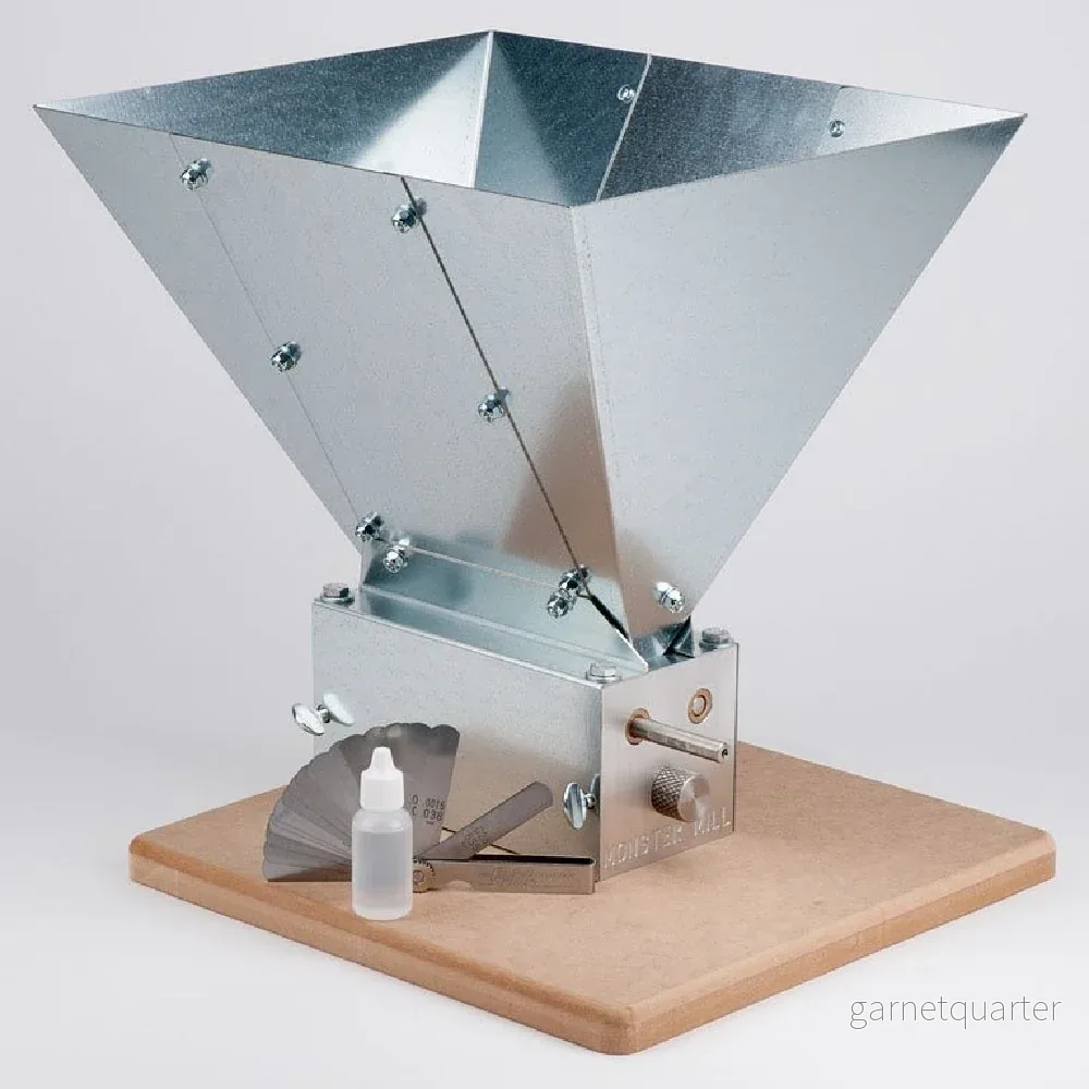 Monster Mill MM-3 – med bas och tratt