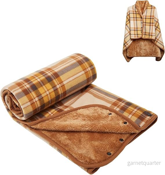Varm indendørs hygge poncho – One size. Blød & lækker fleece med knapper.