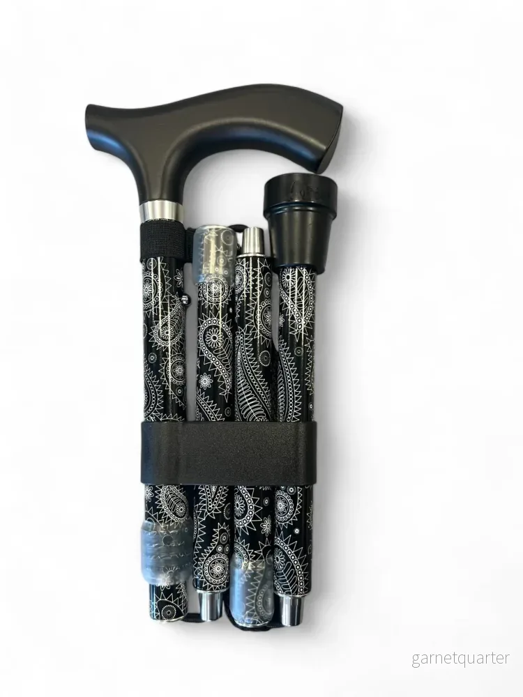 Hopfällbar käpp i svart/vitt – Vackra detaljer. Höjdjusterbar och ergonomisk. Hopfällbar käpp i svart/vitt – Vackra detaljer. Höjdjusterbar och ergonomisk.