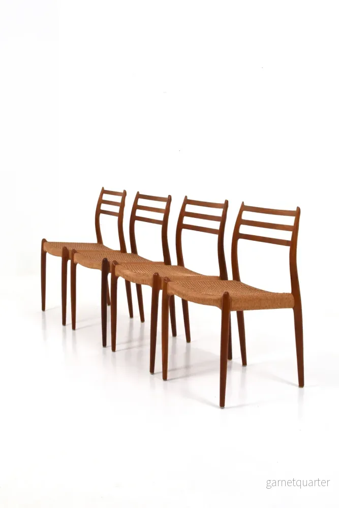 Fyra matstolar ”Modell 78” av Niels Otto Møller för J. L. Møller Fyra matstolar ”Modell 78” av Niels Otto Møller för J. L. Møller