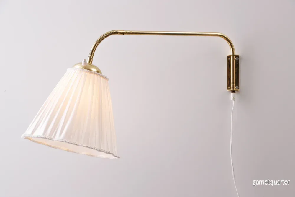Vägglampa i mässing 1940-tal Nr V64