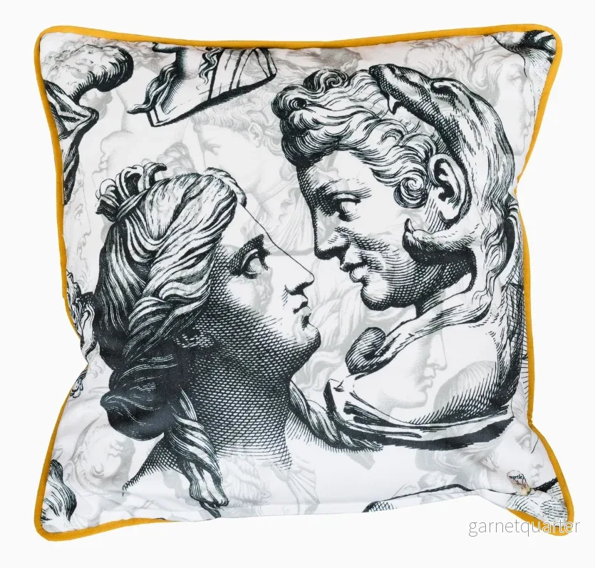Dekorativ Prydnadskudde Med Antikt Motiv – 50 × 50 Cm