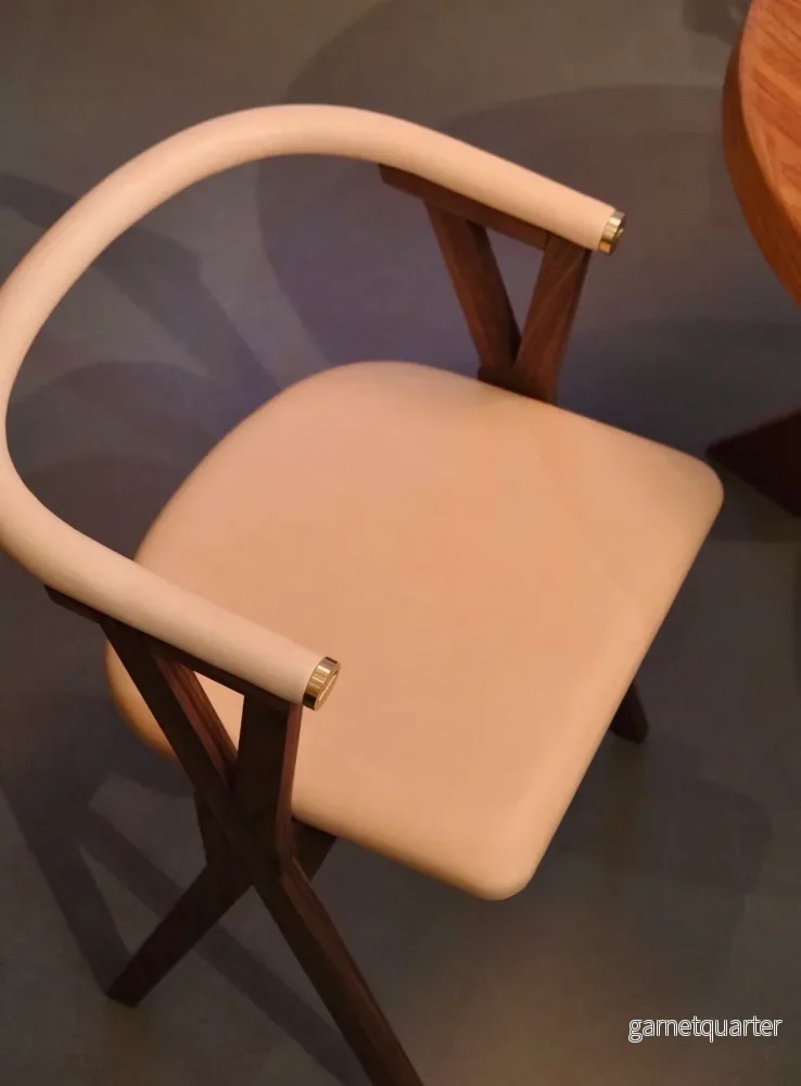 NEB Chair 03 in Walnut and Vegetable Tanned Tärnsjö Leather - Bild 3