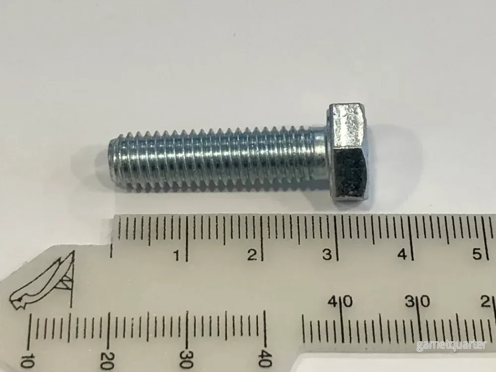 Set med 4 sexkantsbultar 30 mm Set med 4 sexkantsbultar 30 mm