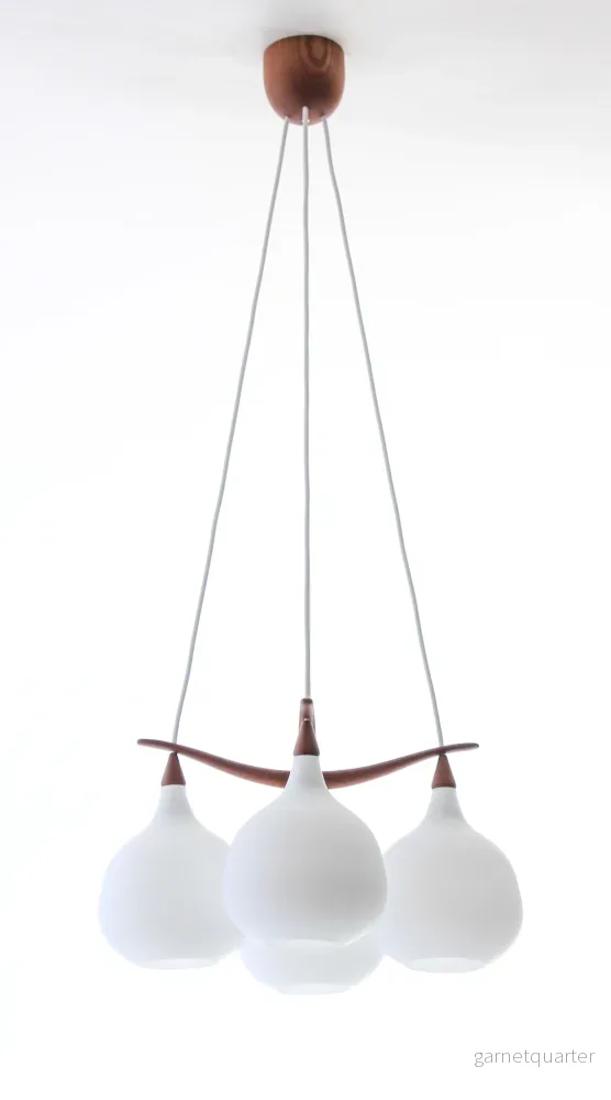 Taklampa I teak Luxus Design Uno & Östen Kristiansson 1956 Nr A29 Taklampa I teak Luxus Design Uno & Östen Kristiansson 1956 Nr A29
