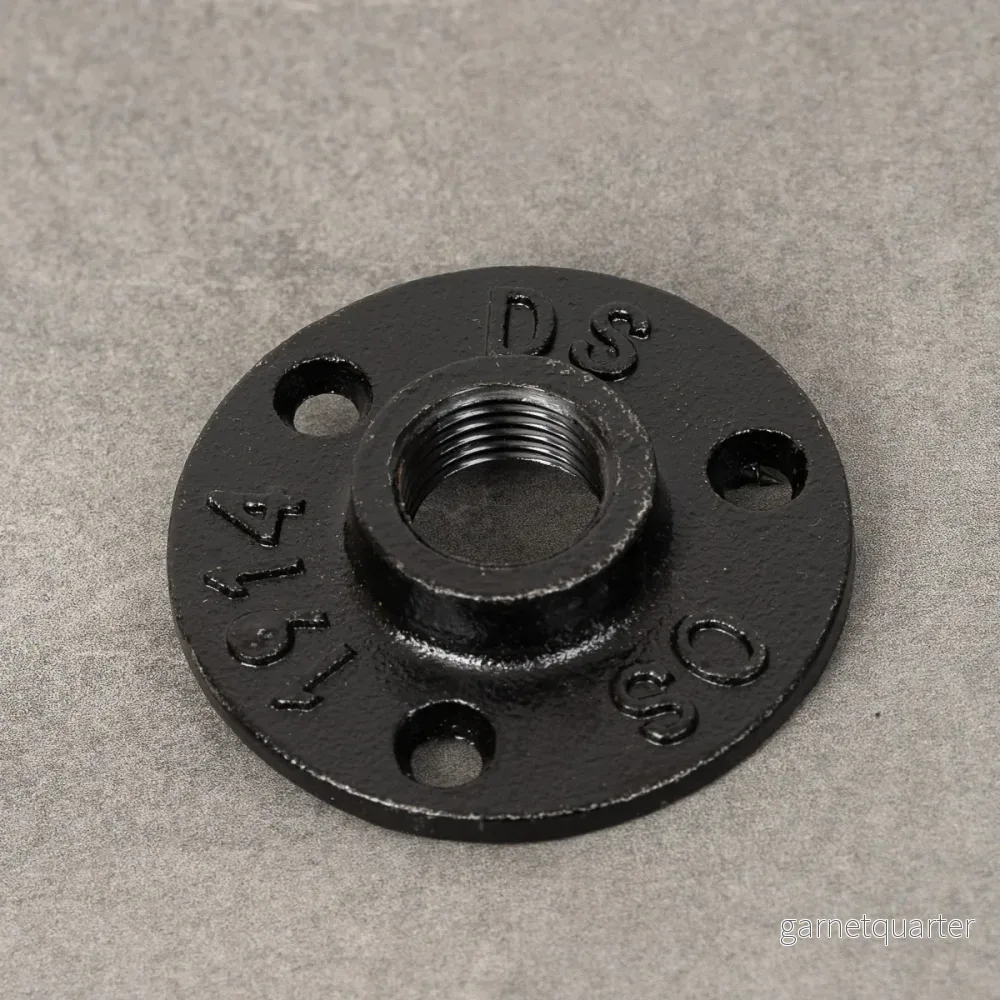 Väggfäste / fot, 3-hål – 20 mm – Svartlackerad Väggfäste / fot, 3-hål – 20 mm – Svartlackerad