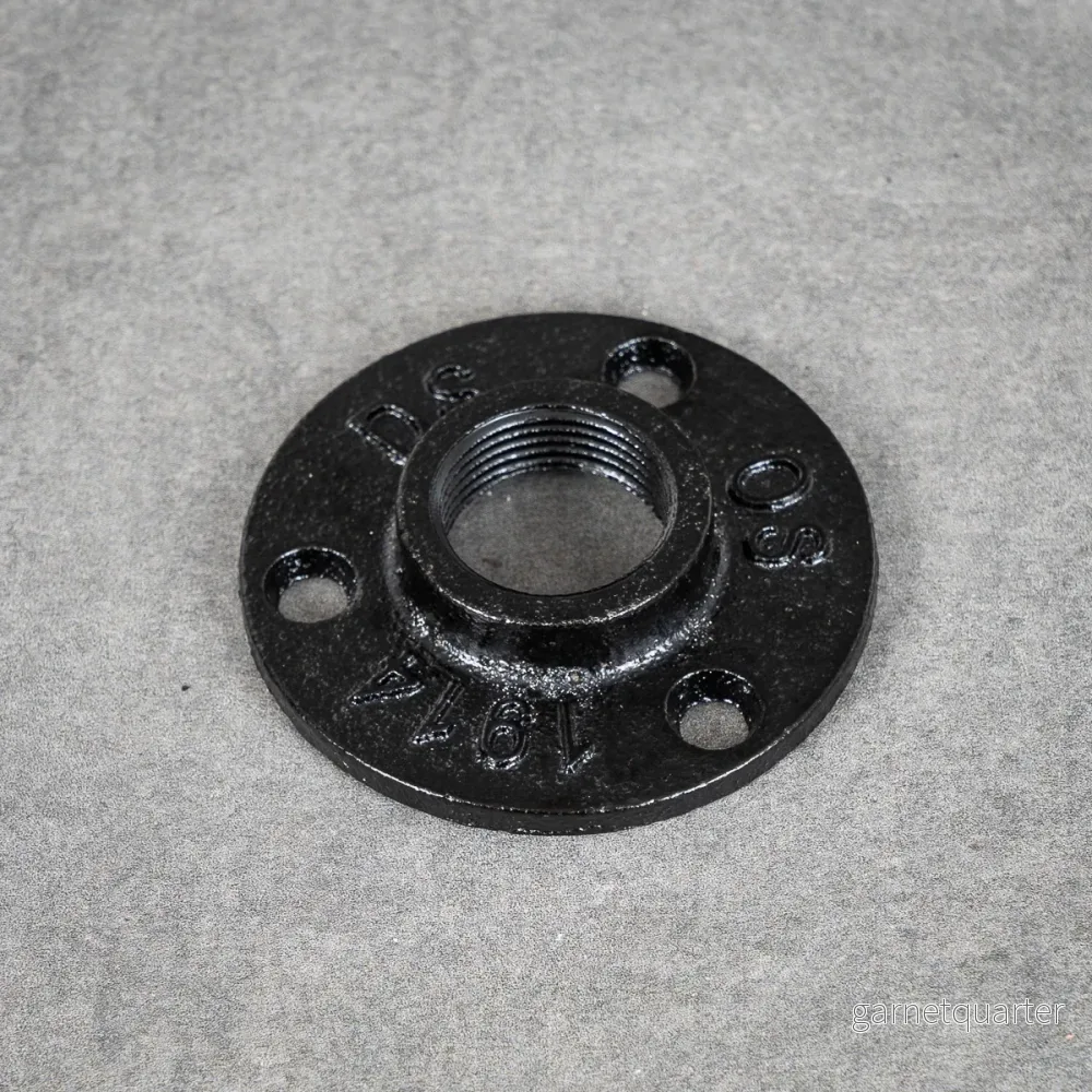 Väggfäste / fot, 3-hål – 26 mm – Svartlackerad Väggfäste / fot, 3-hål – 26 mm – Svartlackerad