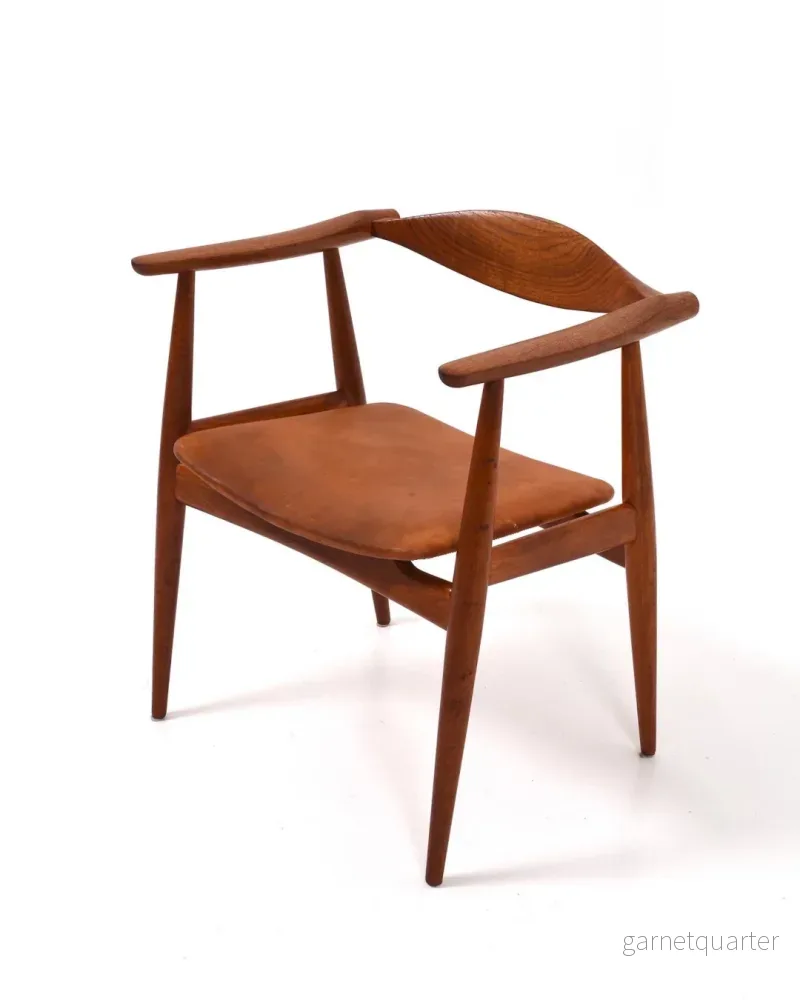 Karmstol ”CH35” av Hans J. Wegner för Carl Hansen & Son