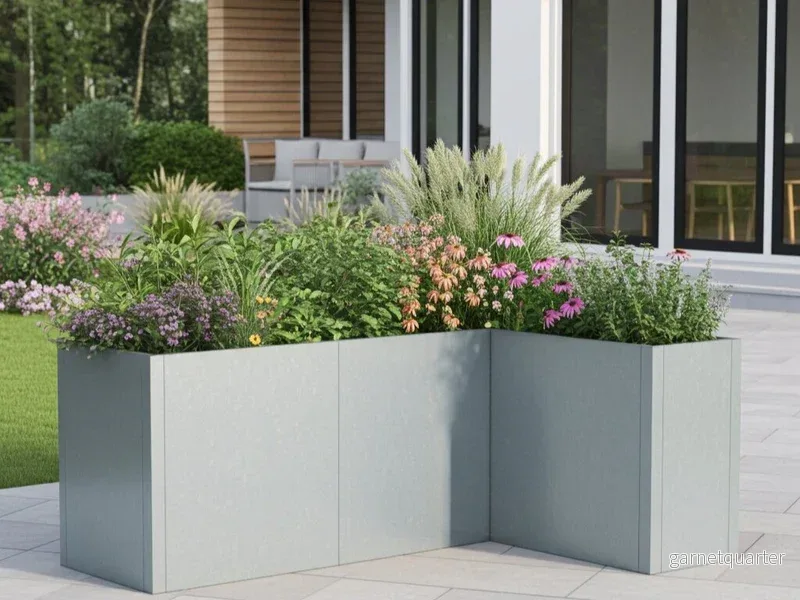Vinklad blomlåda i galvaniserat stål CUBY – 185 × 115 × 40 × 80 cm Vinklad blomlåda i galvaniserat stål CUBY – 185 × 115 × 40 × 80 cm