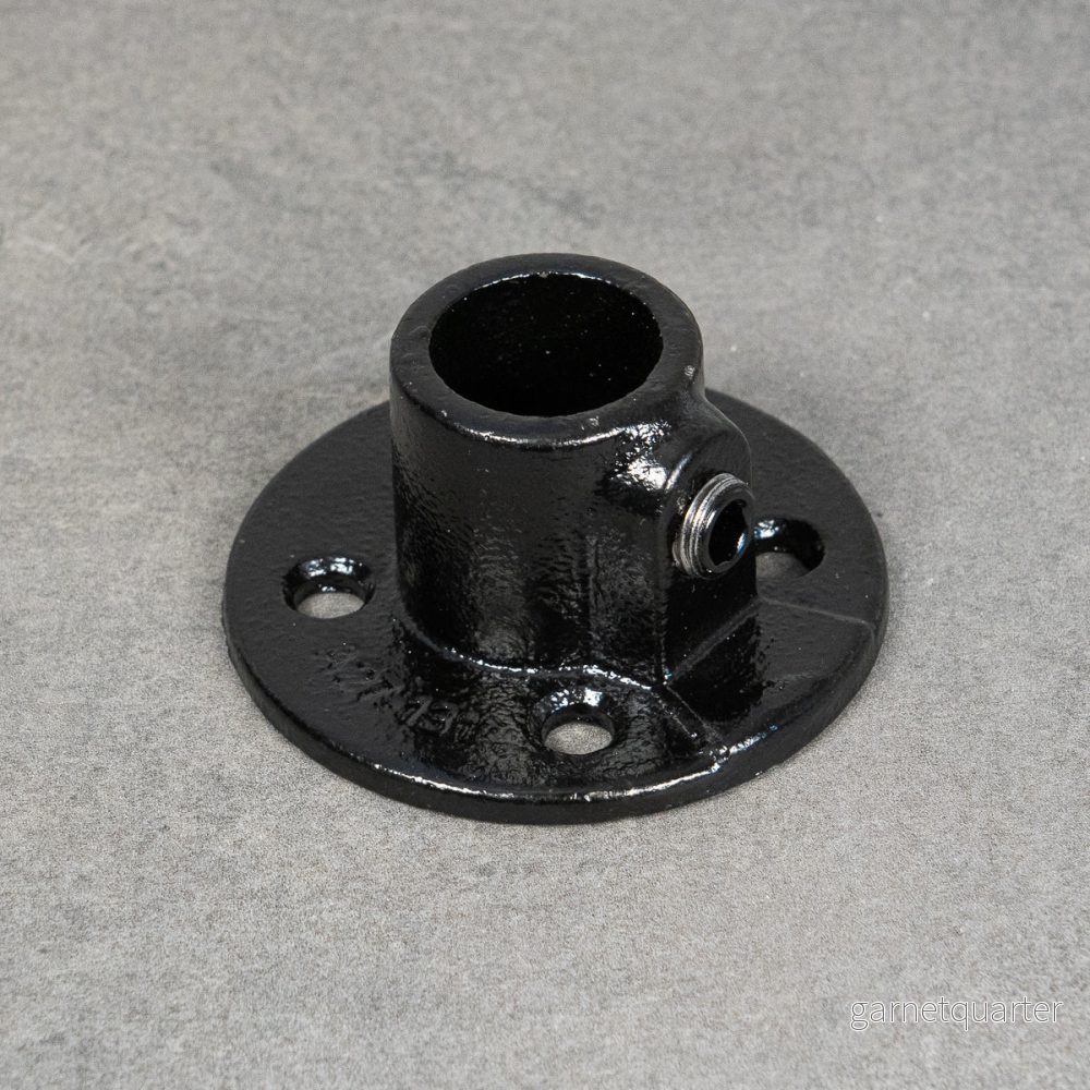 Väggfäste / fot, flytande, 4-hål – 26 mm – Svartlackerad Väggfäste / fot, flytande, 4-hål – 26 mm – Svartlackerad