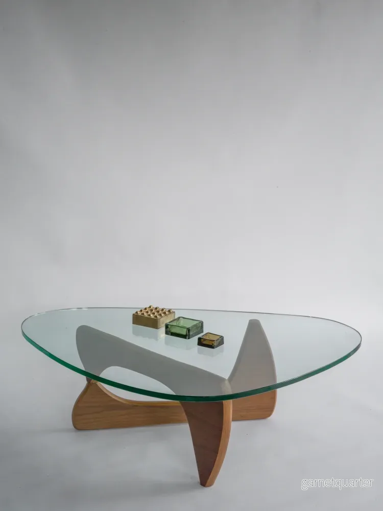 Isamu Noguchi-typ av bord i valnöt. - Bild 2