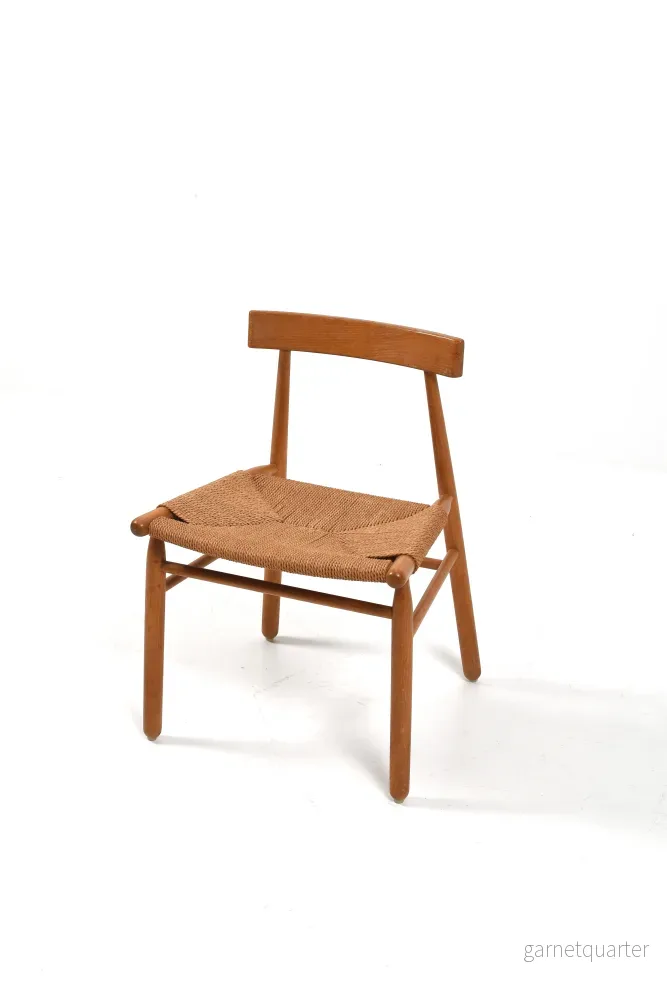 Dansk stol i ek med flätad sits i papperssnöre, 1950-tal Dansk stol i ek med flätad sits i papperssnöre, 1950-tal