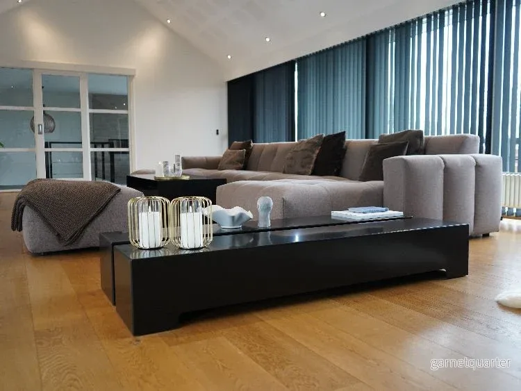 BAZE Plinth soffbord – svartlackerat eller rått stål, 160 × 30 × H22 cm BAZE Plinth soffbord – svartlackerat eller rått stål, 160 × 30 × H22 cm
