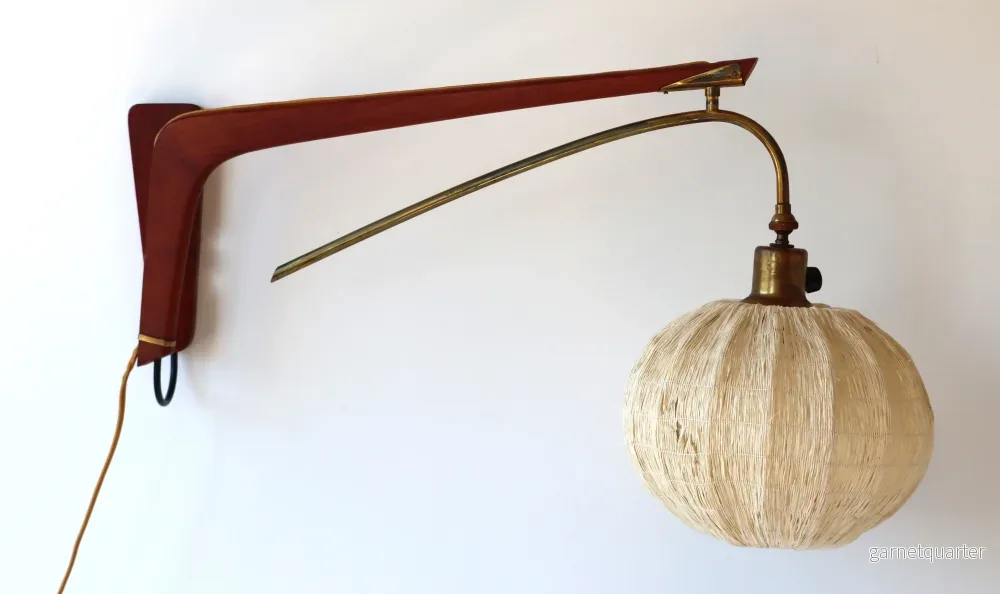 Vägglamap i teak 1950-tal Nr V94 Vägglamap i teak 1950-tal Nr V94