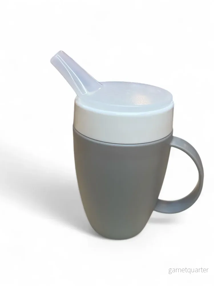 Ergonomisk drikkekop med én hank og drikketud - fås i forskellige farver - Bild 2