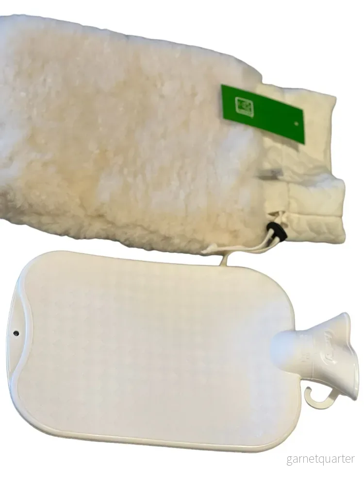 Varmvattenflaska med äkta mjukt lammskinn – Lyx & maximalt välbefinnande. 1 liter