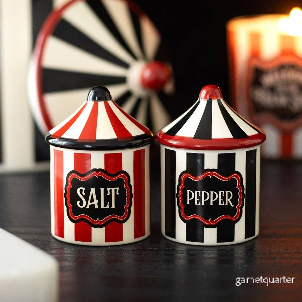 Salt- och Pepparkar Som Randiga Cirkustält – Set om 2