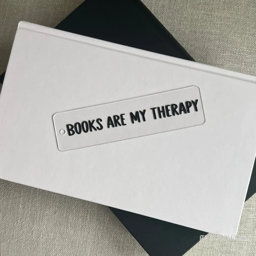 Bokmärke - Books are my therapy