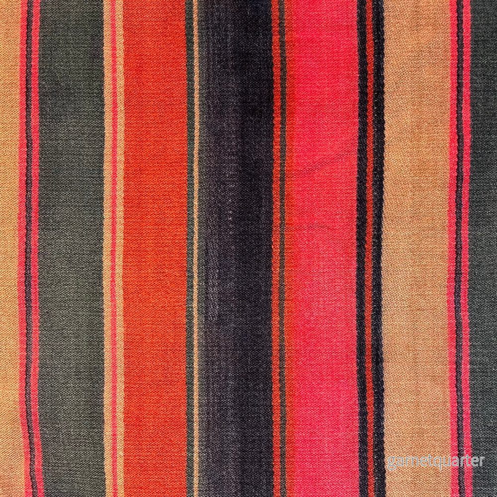 Cylinderkudde, Sasha Stripe Röd Cylinderkudde, Sasha Stripe Röd