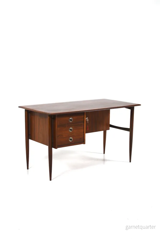 Elegant skrivbord med låsbart skåp och öppna hyllor, 50tal
