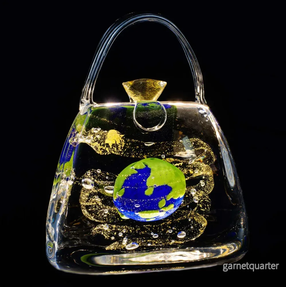 Susanna Arwin – I want to rescue the world so I put in my handbag