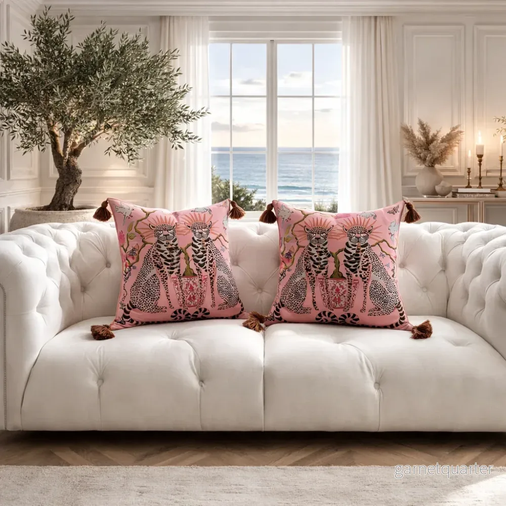 CELISTEA ZAHARA – Kuddfodral – Rosa Dekorativt Kuddfodral med Leopardmotiv och Tofsar CELISTEA ZAHARA – Kuddfodral – Rosa Dekorativt Kuddfodral med Leopardmotiv och Tofsar