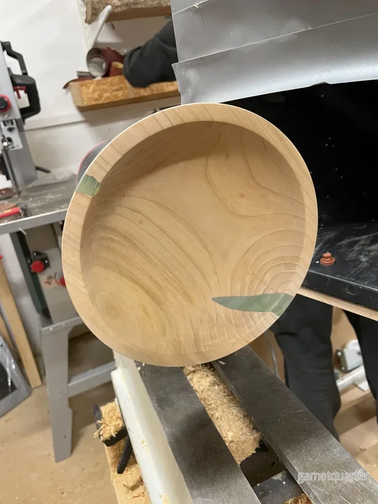 Häftig skål i körsbär med limegrön epoxy - Bild 2