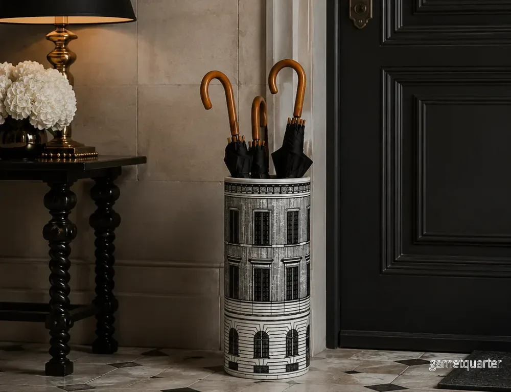 Paraplyställ Och Vas I Keramik Med Nyklassicistisk Arkitektur - Bild 2