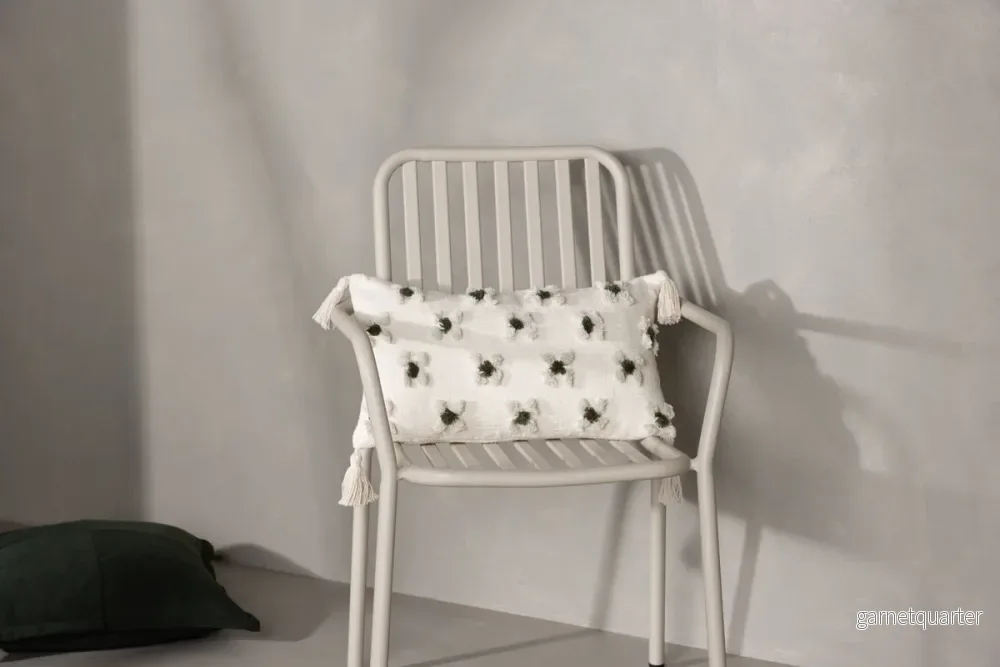 Millie blommönstrat kuddfodral 30 x 50 cm, vit