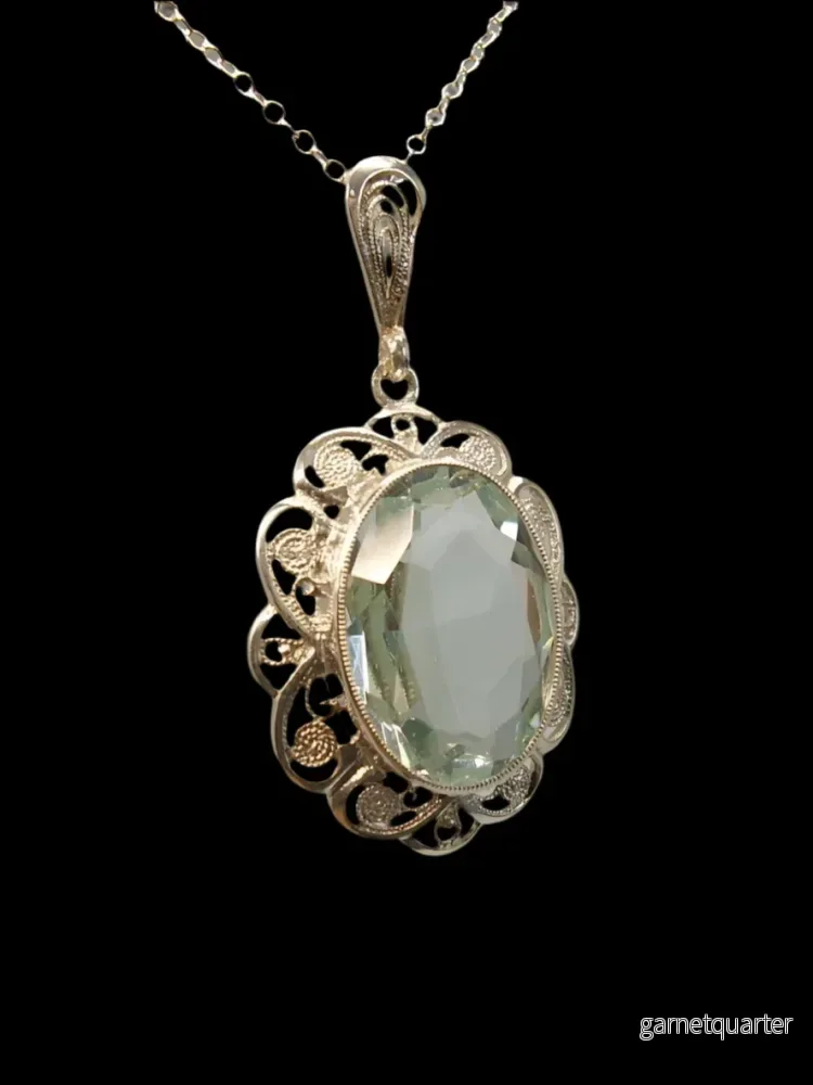 Elegant Vintage Hängsmycke i Silver med Akvamarin Spinell