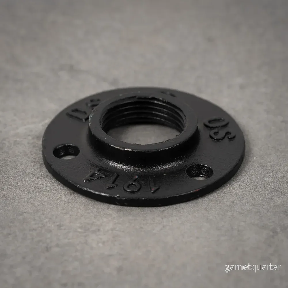 Väggfäste / fot, 3-hål – 32 mm – Svartlackerad Väggfäste / fot, 3-hål – 32 mm – Svartlackerad