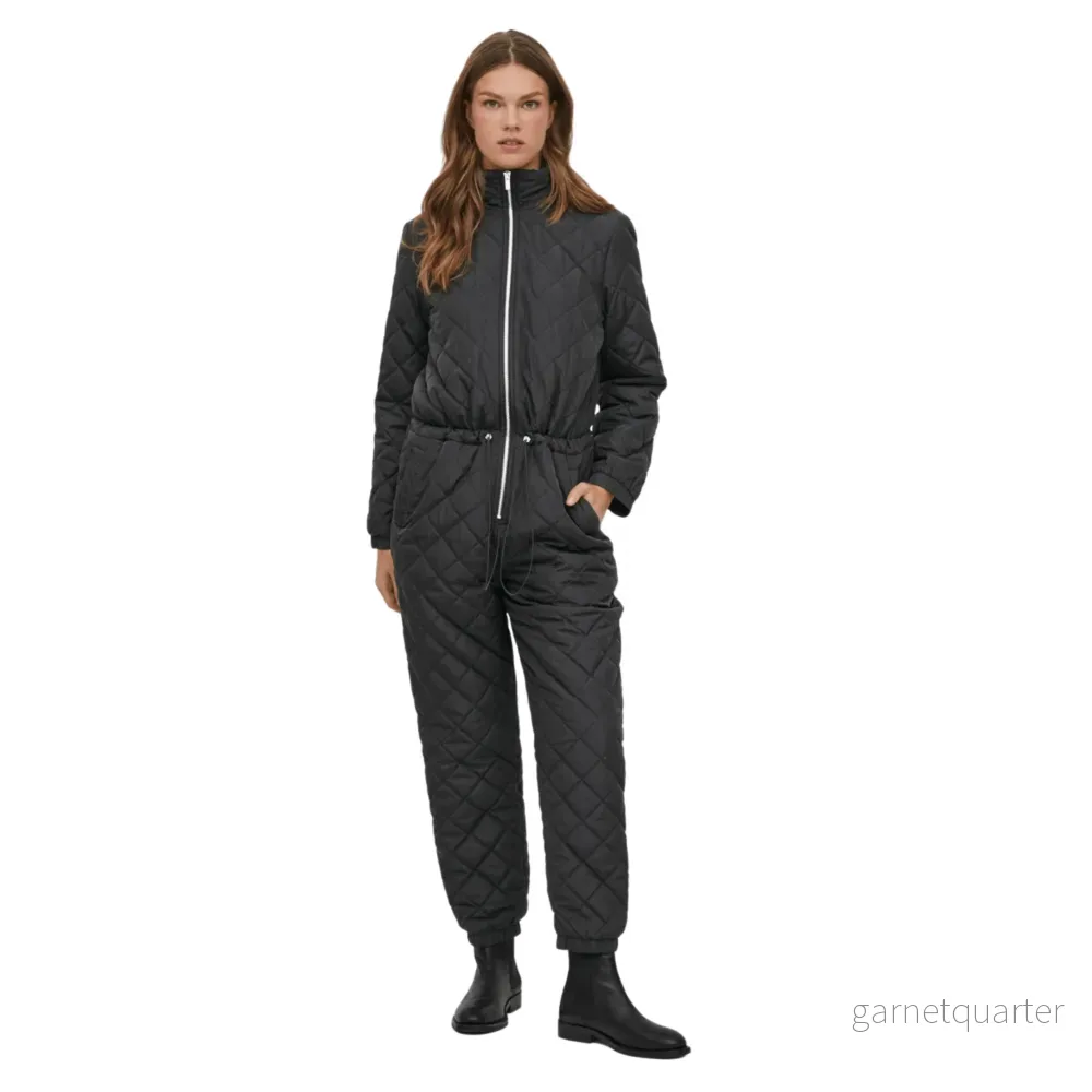 LYX jumpsuit – Quiltad flygdräkt med fleece inuti. Svart. Få nummer!