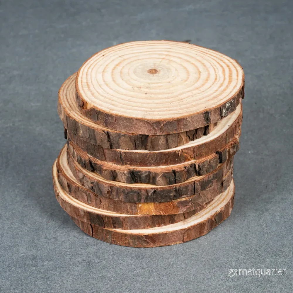 Okantad träbit, rund – 10-11 cm i diameter – Gran Okantad träbit, rund – 10-11 cm i diameter – Gran