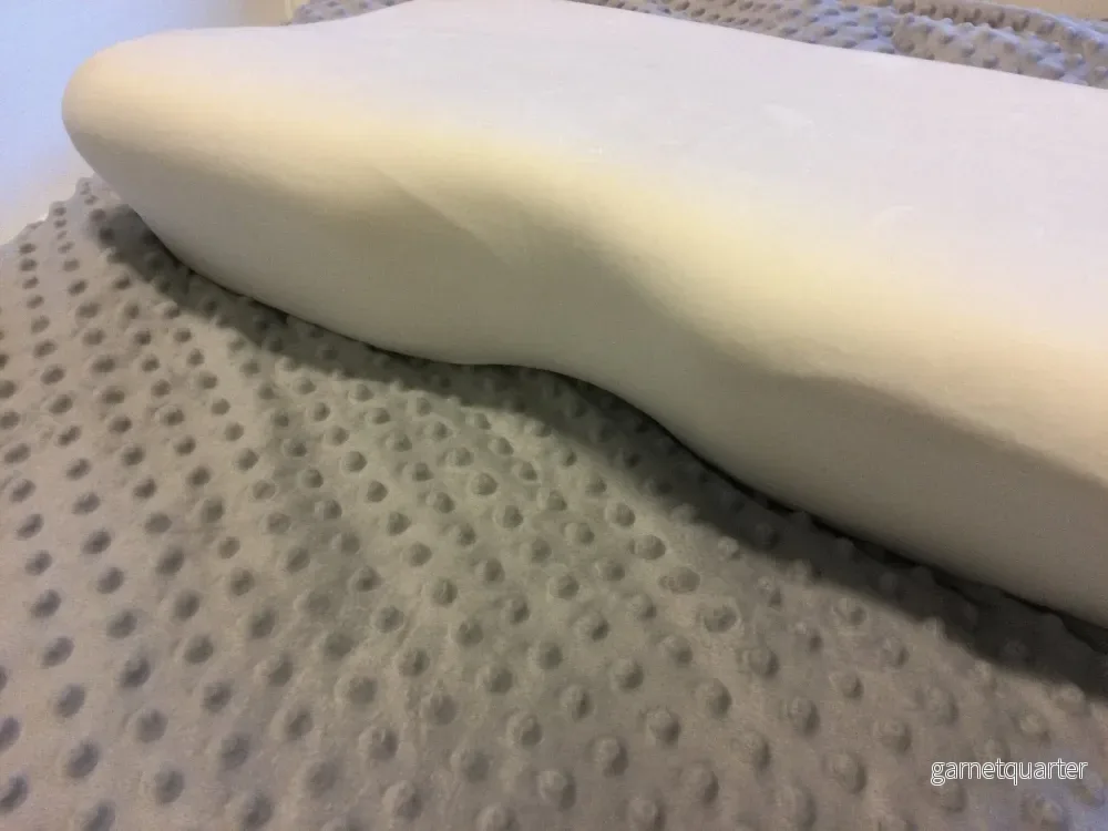 Tryckavlastande och mjuk kudde i memory foam - bra axelfrihet (50 x 30) - Bild 3