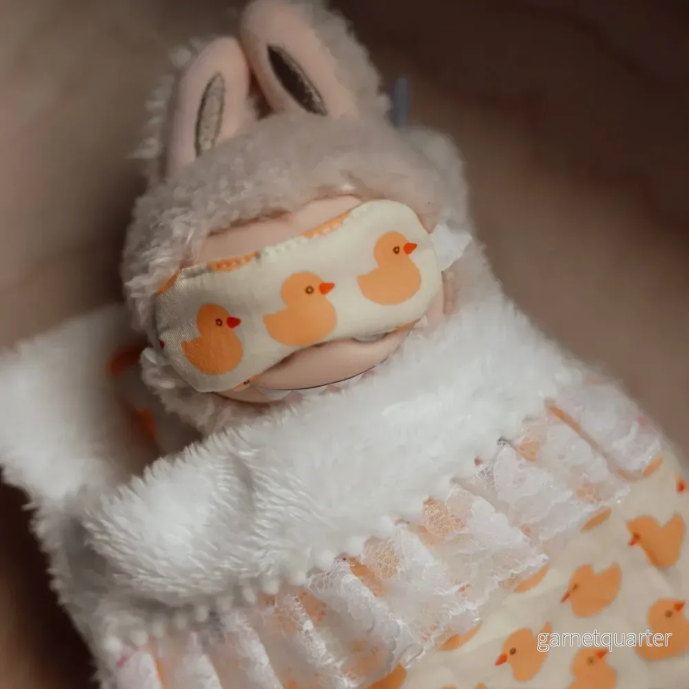 Labubu säng- och pyjamasset Labubu säng- och pyjamasset