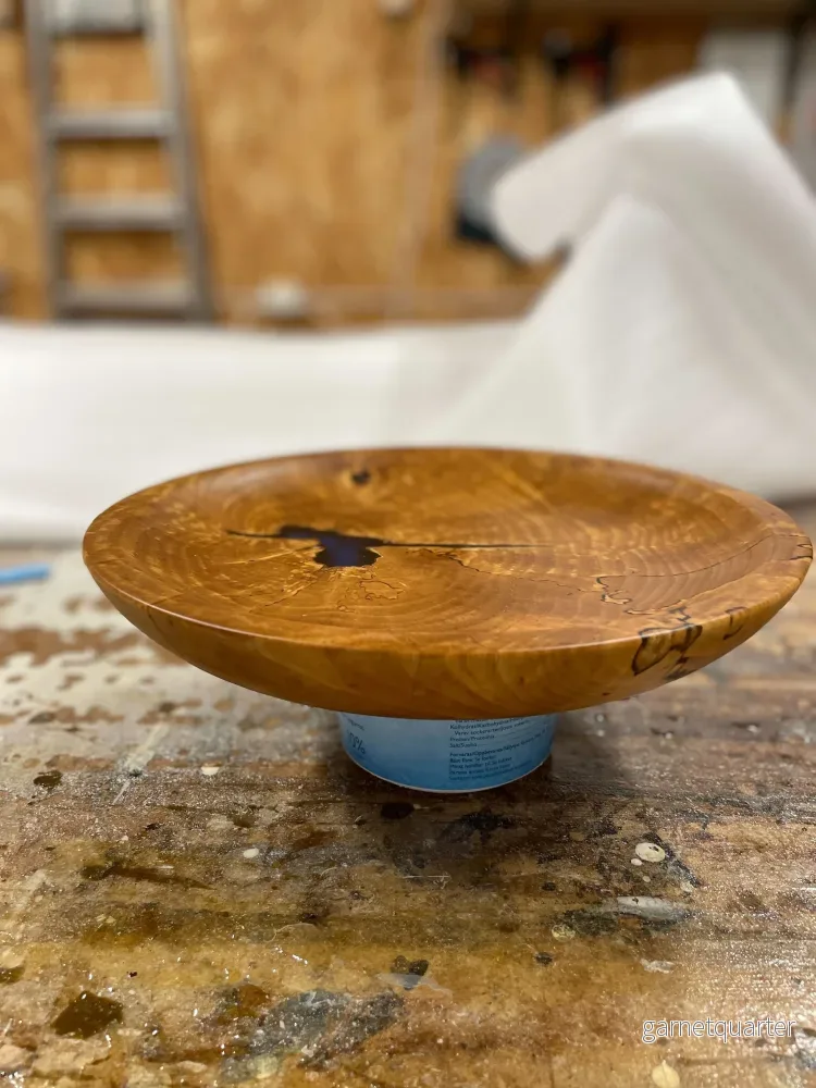 Häftig lite djupare fat i björk med blå epoxy - Bild 2