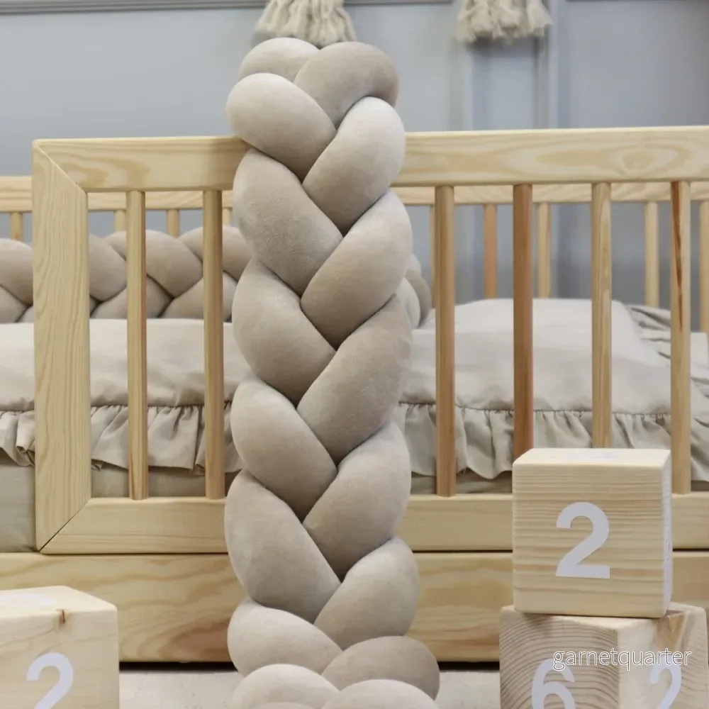 Sängkappa, 3-trådig fläta – Mörkbeige Sängkappa, 3-trådig fläta – Mörkbeige