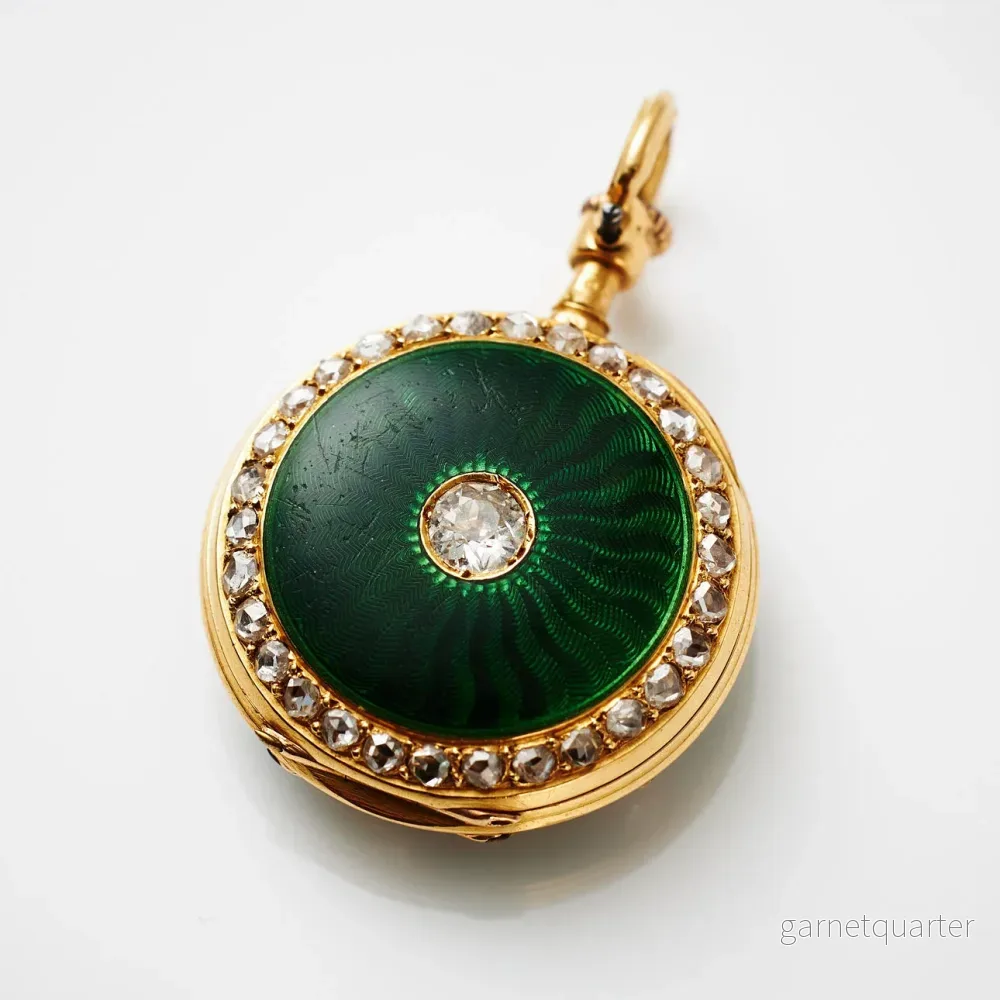 Vintage / London / DAMHÄNGUR / Fickur med Grön Guilloche-emalj och Diamanter Vintage / London / DAMHÄNGUR / Fickur med Grön Guilloche-emalj och Diamanter