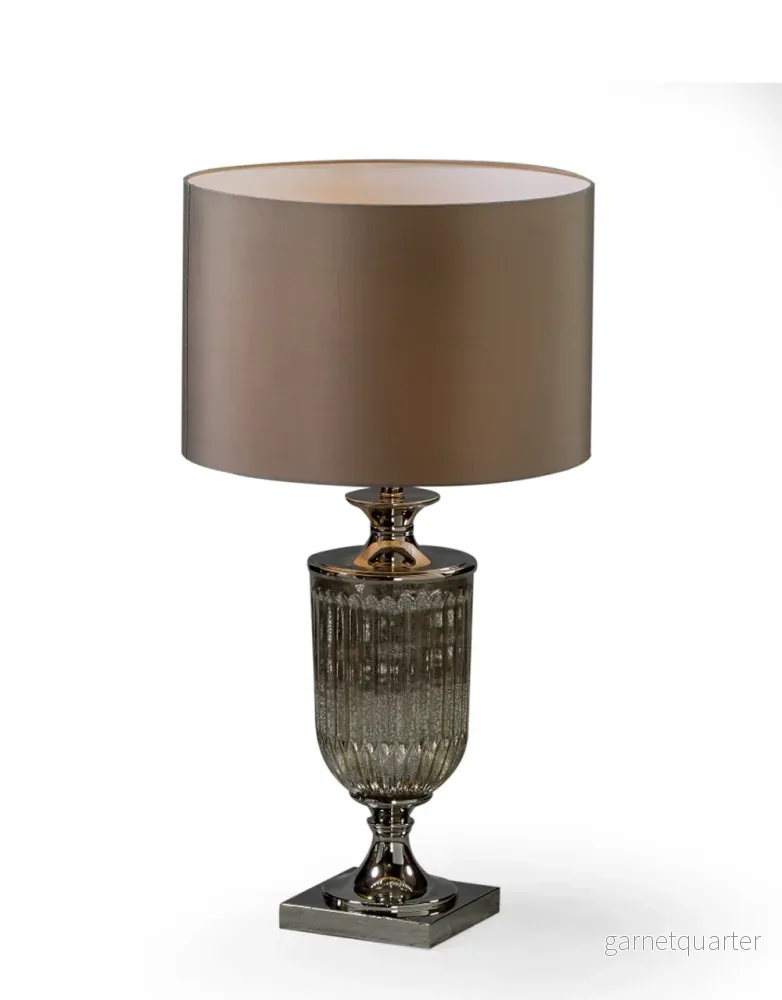 Antikglasurna Bordslampa med Taupe Skärm – Elegant Bordslampa i Vintage Stil - Bild 3