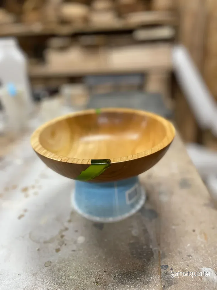 Häftig skål i körsbär med limegrön epoxy - Bild 3