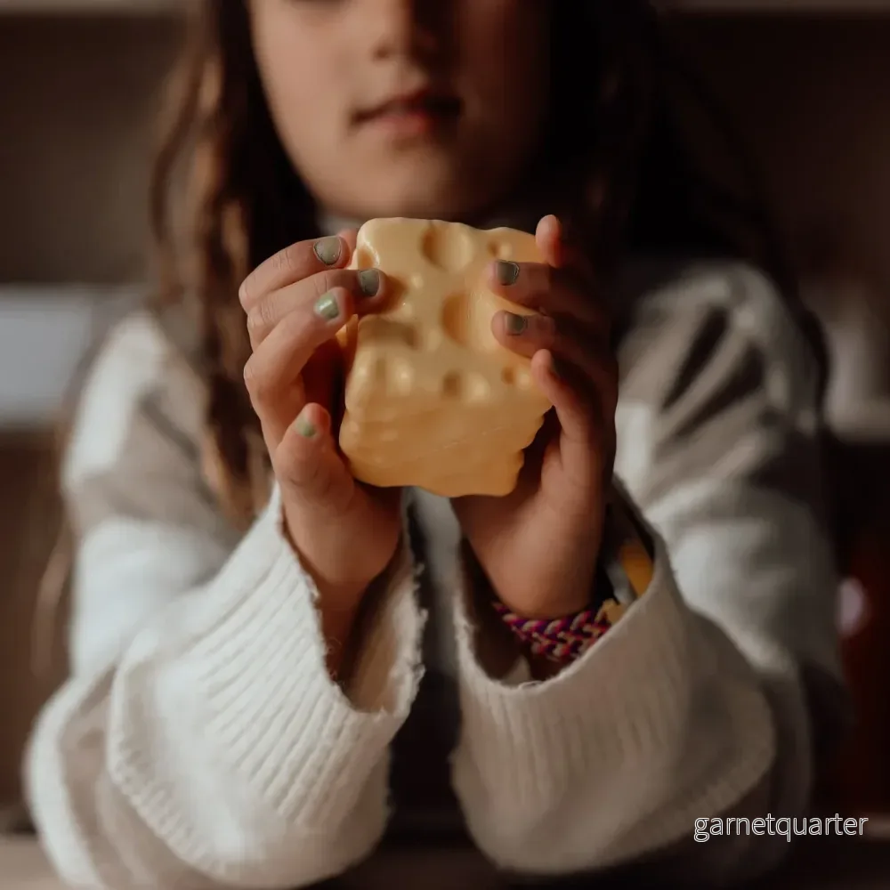 Squeeze Cheese Squishy – Mjuk stressleksak Squeeze Cheese Squishy – Mjuk stressleksak