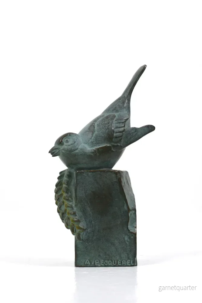 ”Bofink med majs” av André Vincent Becquerel, 1920-tal, Frankrike ”Bofink med majs” av André Vincent Becquerel, 1920-tal, Frankrike