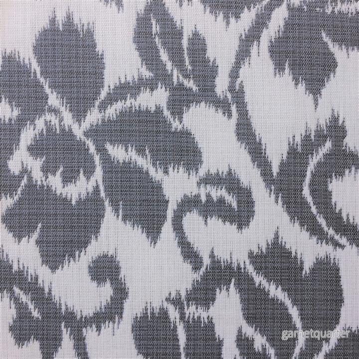 Ryggstödskudde i tålig dynväv 60x60cm, Grå Ikat (grå blomma) Ryggstödskudde i tålig dynväv 60x60cm, Grå Ikat (grå blomma)