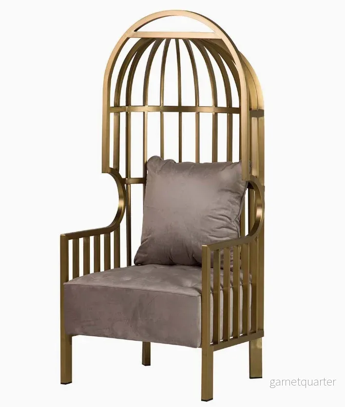 Statementfåtölj I Beige Sammet Med Guldfärgad Stålram