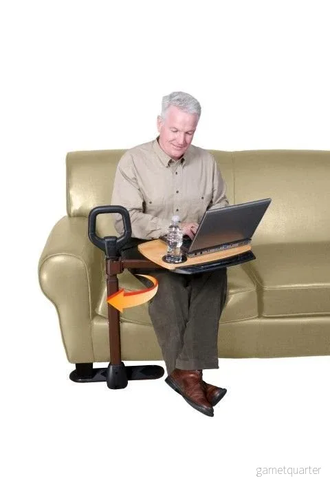 ”Couch-Tray” – Enkelt och säkert stödhandtag med bricka. Perfekt för säng- och soffmys!