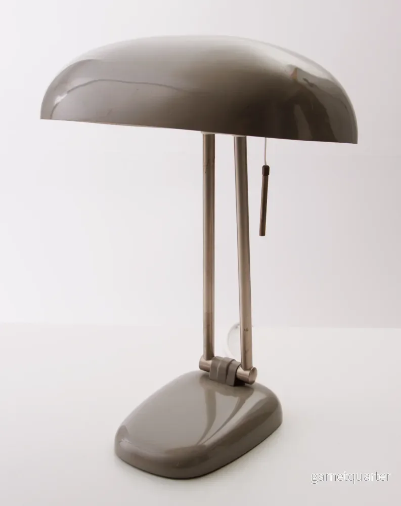 Bordslampa i lackad metall Nr B334 Bordslampa i lackad metall Nr B334